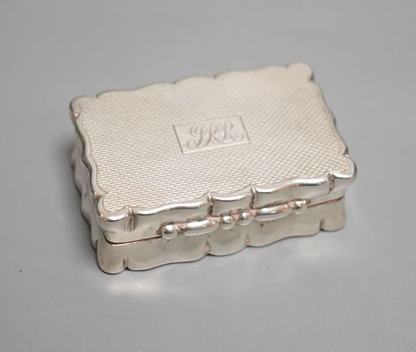 A 1930’s part engine turned silver snuff box, with engraved initials, Birmingham, 1937, 49mm.